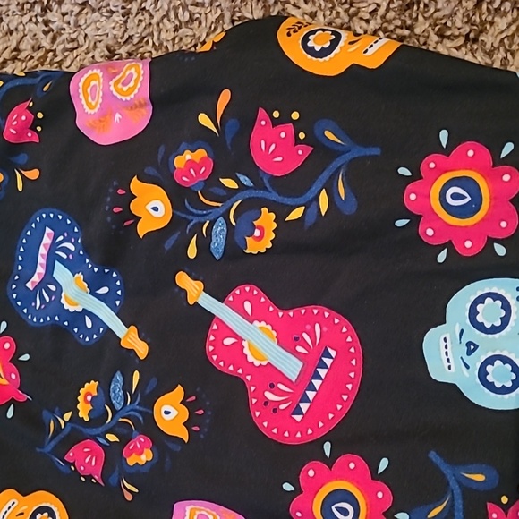 LULAROE Bundle FOUR pairs themed Tall Curvy Leggings Excellent preloved conditio - Picture 4 of 8